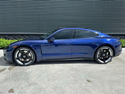 2022 Porsche Taycan Base