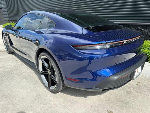 2022 Porsche Taycan Base