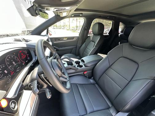 Carrara White 2026 Porsche Cayenne
