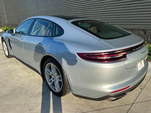 2017 Porsche Panamera Base