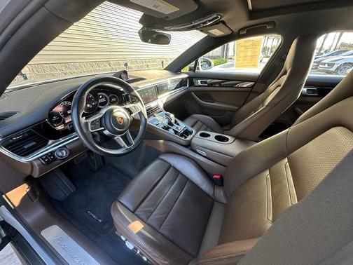 2017 Porsche Panamera Base