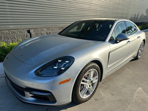 2017 Porsche Panamera Base