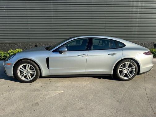 2017 Porsche Panamera Base