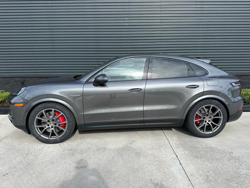 Quartzite Grey Metallic 2026 Porsche Cayenne S