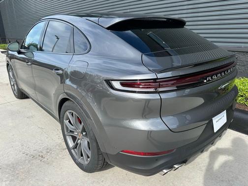 Quartzite Grey Metallic 2026 Porsche Cayenne S