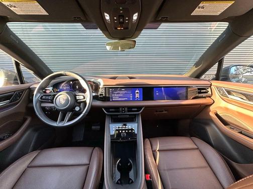 2025 Porsche Macan Base