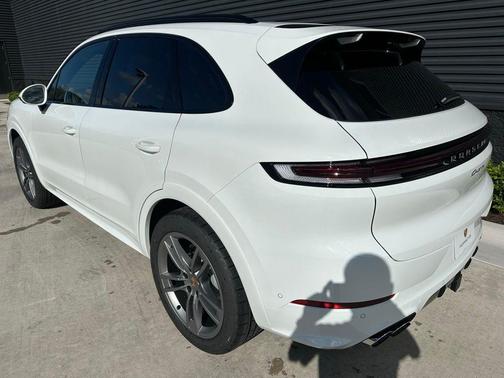 2025 Porsche Cayenne Base