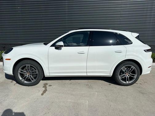 2025 Porsche Cayenne Base