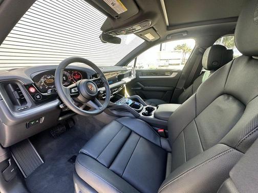 2025 Porsche Cayenne Base