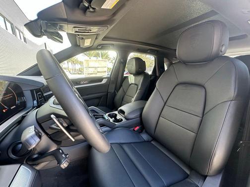 2025 Porsche Cayenne Base