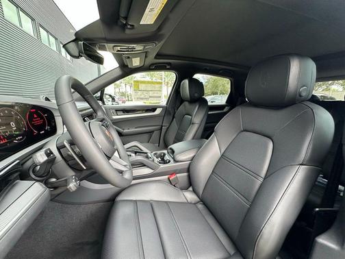 2026 Porsche Cayenne AWD