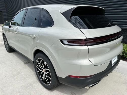 2025 Porsche Cayenne Base