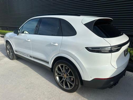 White 2023 Porsche Cayenne Platinum Edition
