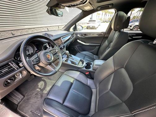 2022 Porsche Macan S