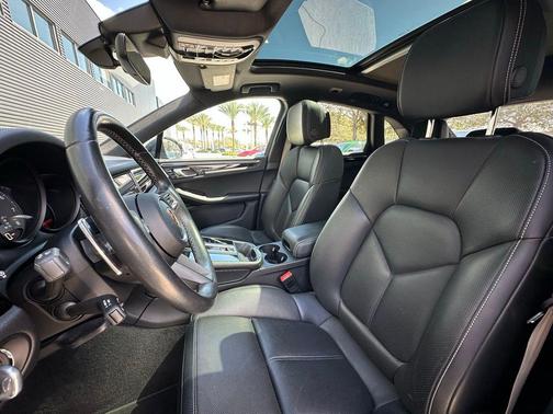 2022 Porsche Macan S