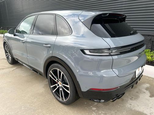 2025 Porsche Cayenne GTS
