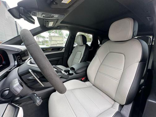 2025 Porsche Cayenne GTS