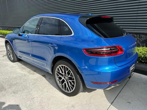 Blue 2018 Porsche Macan Turbo