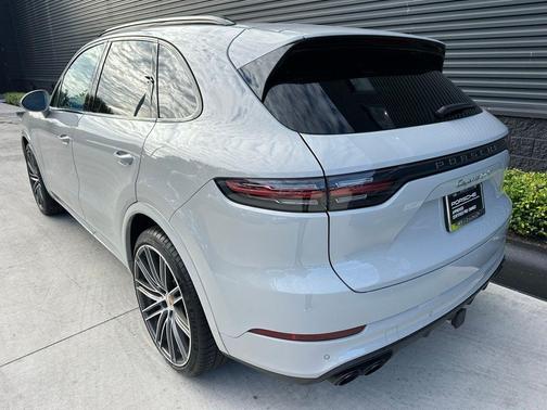 2023 Porsche Cayenne Turbo