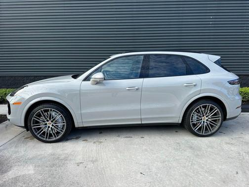2023 Porsche Cayenne Turbo