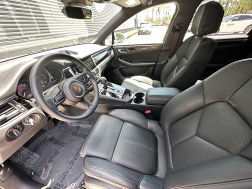 Chalk 2023 Porsche Macan