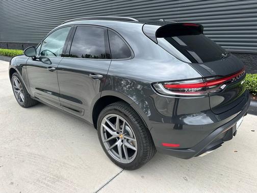 Volcano Grey Metallic 2026 Porsche Macan