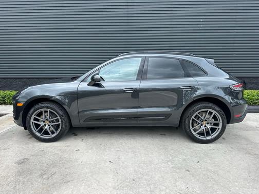 Volcano Grey Metallic 2026 Porsche Macan