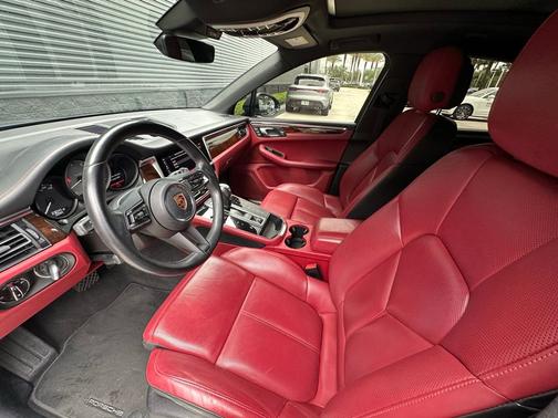 Jet Black Metallic 2023 Porsche Macan S