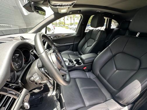 White 2024 Porsche Macan