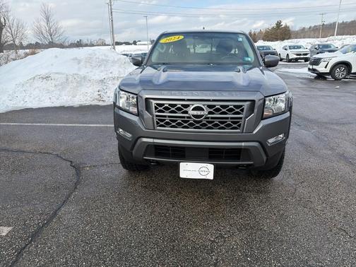 2024 Nissan Frontier SV