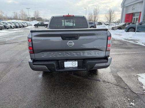 2024 Nissan Frontier SV
