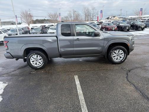 2024 Nissan Frontier SV