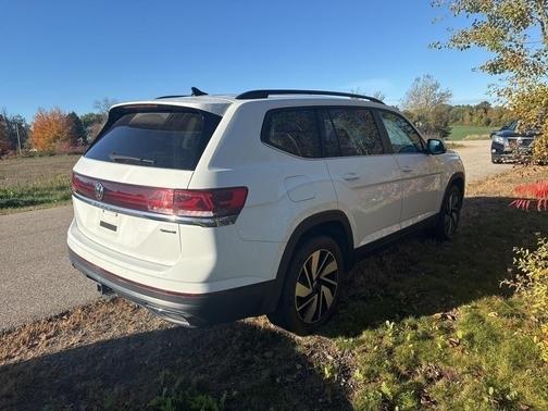 2024 Volkswagen Atlas 2.0T SE