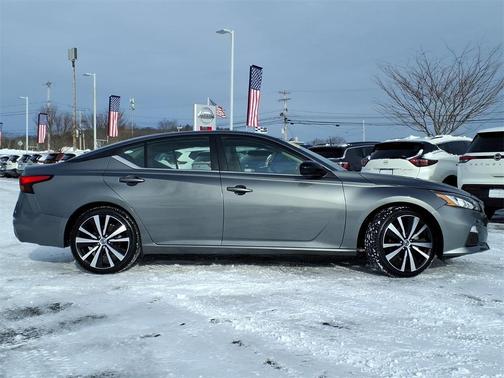 2022 Nissan Altima 2.5 SR