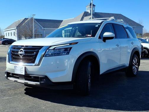2024 Nissan Pathfinder SL
