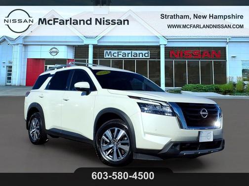 White 2024 Nissan Pathfinder SL