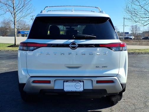 2024 Nissan Pathfinder SL