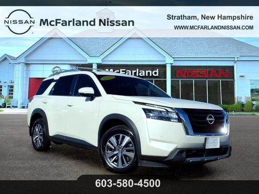 White 2024 Nissan Pathfinder SL