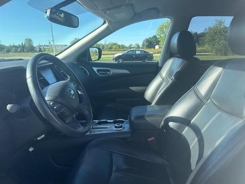2018 Nissan Pathfinder SL