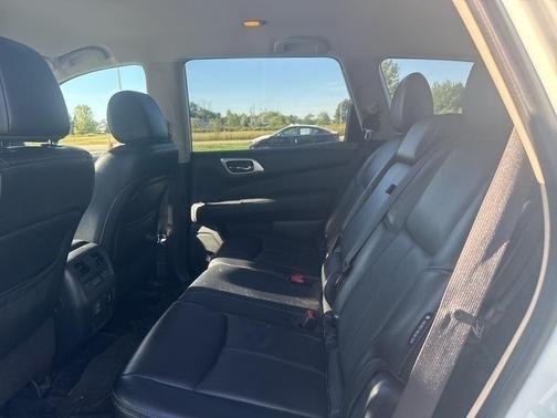 2018 Nissan Pathfinder SL