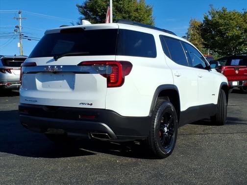 2022 GMC Acadia AT4
