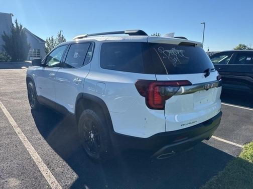 2022 GMC Acadia AT4