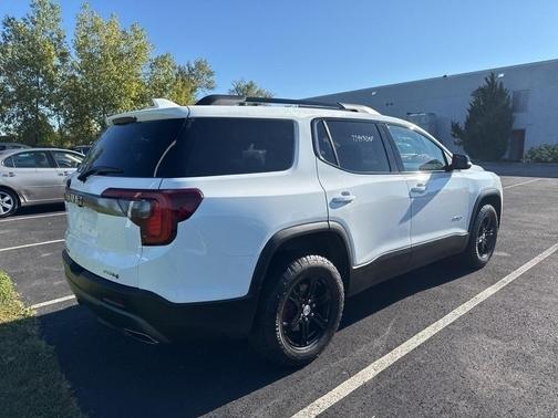 2022 GMC Acadia AT4