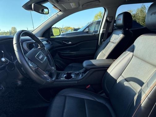 2022 GMC Acadia AT4