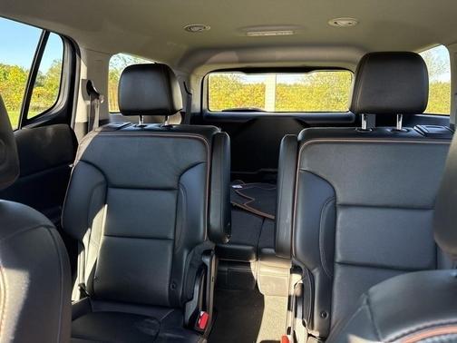 2022 GMC Acadia AT4
