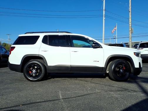 2022 GMC Acadia AT4