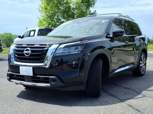 Black 2023 Nissan Pathfinder Platinum