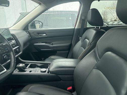 2 Tone Red / Black Roof 2023 Nissan Pathfinder SL