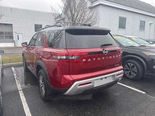 2023 Nissan Pathfinder SL