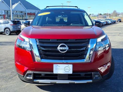 2023 Nissan Pathfinder SL